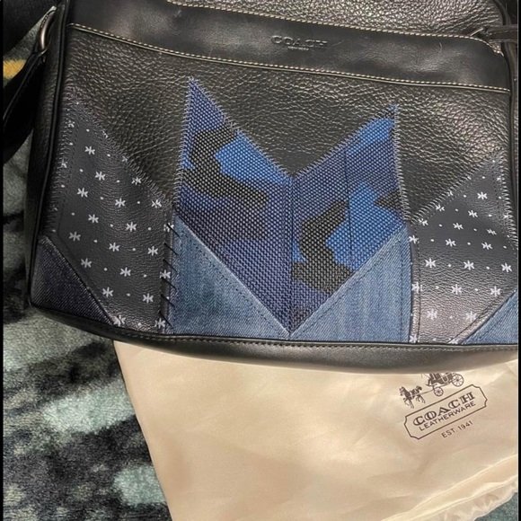 Coach Handbags - Coach crossbody bag , great condition